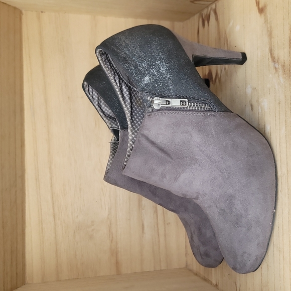 Dexflex Complex Women's Gray Ankle Boots - Picture 5 of 9